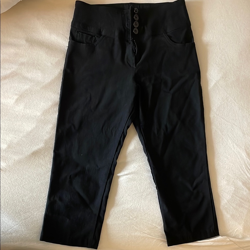 Classic rockabilly retro style high waist 4 button black capri